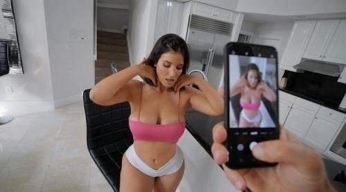 BrazzersExxtra/Brazzers - LaSirena69 - Selfies Before Sex (HD/720p/353 MB)