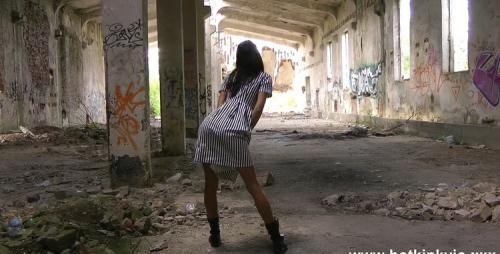 Hotkinkyjo - HotKinkyJo - Black & white strips self anal fisting & prolapse in abandoned (FullHD/1080p/496 MB)