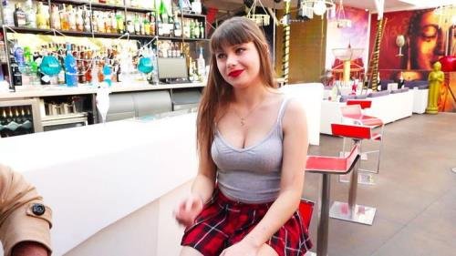 JacquieEtMichelTV - Luna - 21 Years Old (FullHD/1080p/1.06 GB)