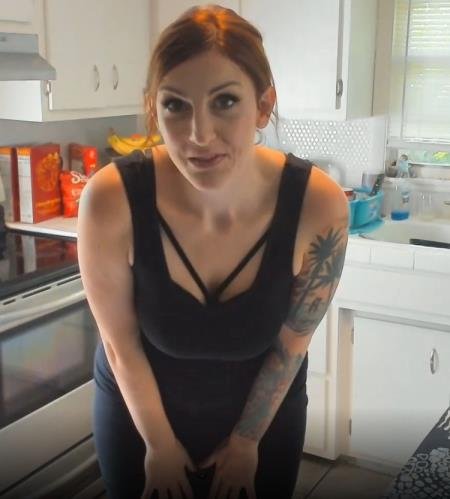 Manyvids/Clips4sale - Kelly Payne - Mom and Son Are Late for School (FullHD/1080p/1.45 GB)