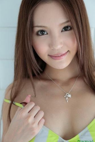 Caribbeancom - Emiri Okazaki - With A Love From A Beauty Japanese Diamond Girl (FullHD/1080p/1.46 GB)