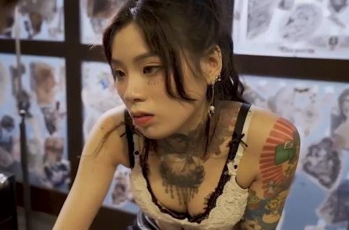 Madou Media - Ai Qiu - Female Tattoo Artist (HD/720p/379 MB)