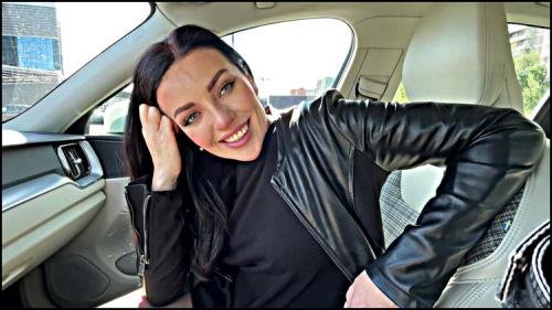 ModelHub - Luna Roulette - Passers-By Do Not Allow A Normal Blowjob In The Car (UltraHD 4K/2160p/461 MB)