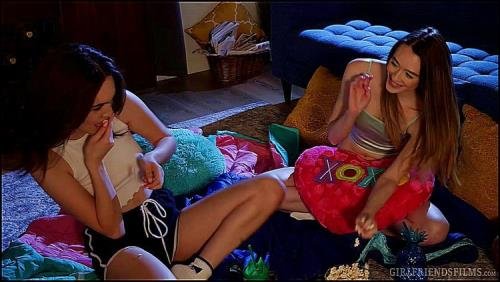 GirlfriendsFilms - Michelle Anthony, Freya Parker - Cheer Squad Slumber Parties #35 (FullHD/1080p/1.42 GB)