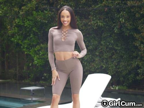 GirlCum - Alexis Tae - Bedroom Surprise (FullHD/1080p/1.41 GB)