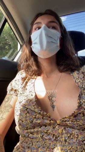 Onlyfans - Julia Geltsman aka Flowerava -   The Uber driver literally saw me jerking off in his car (UltraHD/2K/1920p/311 MB)