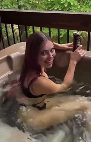 Onlyfans - Olivia Mae Hot Tub Deepthroat Blowjob Video Leaked (HD/720p/33.4 MB)