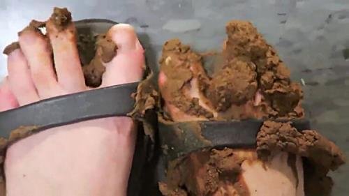 ScatPorn - SEXY SANDAL POOP WITH MESSY SCAT FEET (HD/720p/43.2 MB)