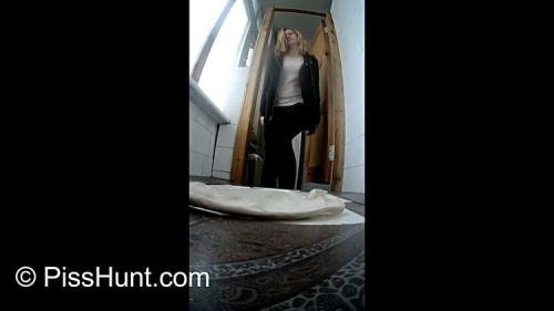 PissHunt - Pissing - 67 (FullHD/1080p/35.9 MB)