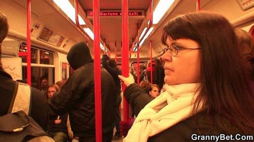 Grannybet - Fattie In The Metro (FullHD/1080p/1.29 GB)