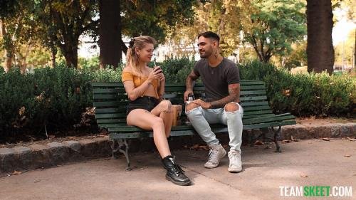 IMadePorn/Teamskeet - Sammmnextdoor -  Show Me Around (FullHD/1080p/1.09 GB)