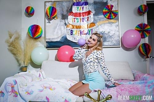 ExxxtraSmall / TeamSkeet - Chanel Camryn - Early to the Party (Full HD/1080p/1.37 GB)