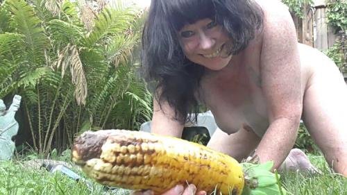 ScatPorn - Shitty Corn Dildo With Dirtygardengirl (FullHD/1080p/1.28 GB)