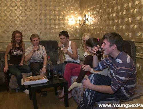 YoungSexParties - Winter Break Sex Party In a Dormitory (HD/720p/496 MB)