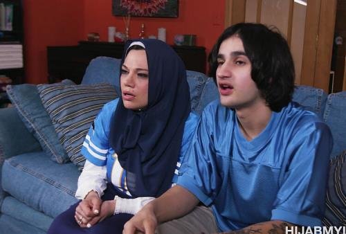 HijabMylfs/MYLF - Mona Azar  Super Bowl Tradition (FullHD/1080p/1.32 GB)