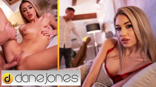 DaneJones/SexyHub - Rika Fane : Blonde Teen Fucks Total Stranger (HD/720p/439 MB)