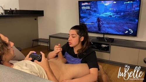 Onlyfans - Slutty Girlfriend Sucks Dick And Rides While He Plays Videogame Hey Lubelle (FullHD/1080p/299 MB)