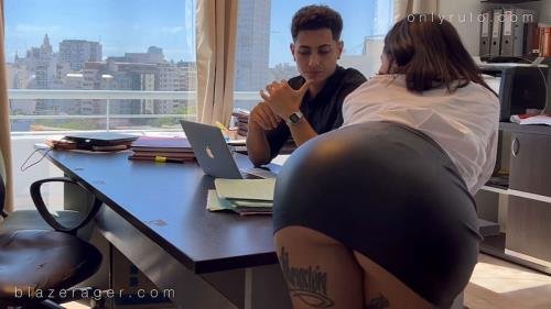 Onlyfans - ONLYRULO SE COJE a SU SECRETARIA FT BLAZE RAGER OnlyRulo (FullHD/1080p/422 MB)
