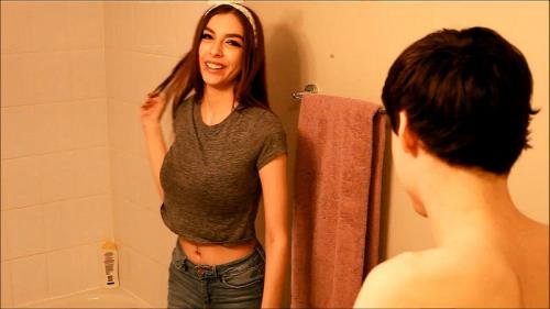 ManyVids - ChloeNight : Slutty Sister s Shower Seduction (HD/720p/1.04 GB)