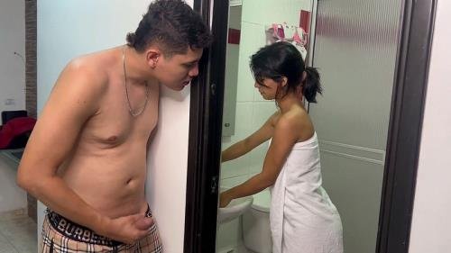 Onlyfans - I Spy On My Little Stepsister While She Takes a Shower Then I Fuck Her So Hard That She Squirts Julianapalvin (FullHD/1080p/158 MB)