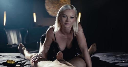 SmokingHawt - Zazie Skymm Smoking (2K/1080p/665 MB)