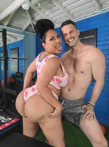 OnlyFans/PornBox - Kiara Mia  Curvy Milf Fucked By Her Gym Trainer (FullHD/1080p/750 MB)