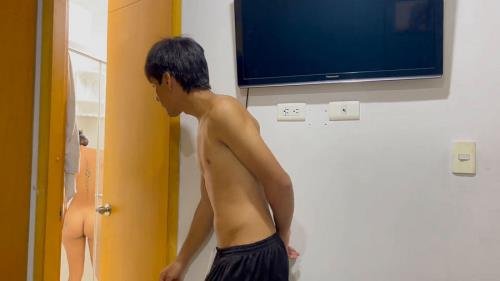 Onlyfans - Espio a Mi Hermanastra Mientras Toma Un Rico Bano y Termino Corriendome En Su Boca Julianapalvin (FullHD/1080p/411 MB)