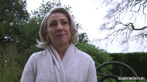 JacquieEtMichelTV/Indecentes-Voisines - A deux dans l'anus de Julie (HD/720p/736 MB)