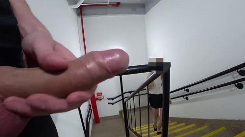 Onlyfans - Dick Flashing In Front Of a Hot Stranger She Helped Me Cum In a Public Place Public Crazy Place (FullHD/1080p/137 MB)