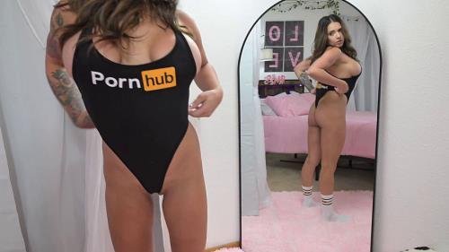 Onlyfans - Cheating Stepmom Hawk Tuah Allie Nicolee (FullHD/1080p/340 MB)