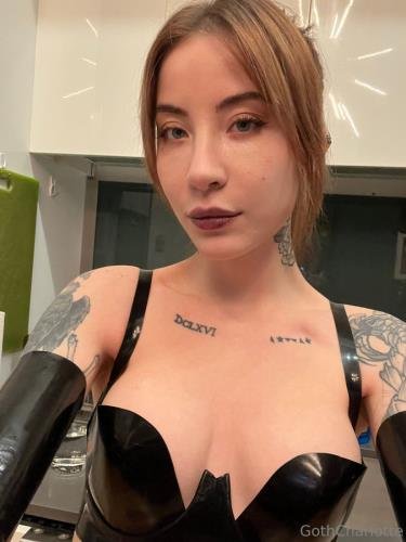 Onlyfans - Goth Charlotte Clip 2 (FullHD/1080p/176 MB)