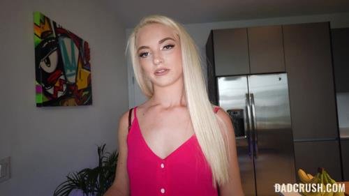 DadCrush/TeamSkeet - Lana Sharapova : Guest of Boner (UltraHD/4K/2160p/3.07 GB)