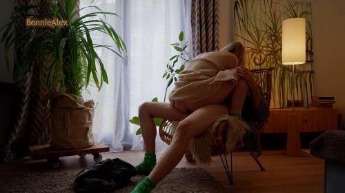 Onlyfans - Cuddling, Caressing, Loving And Sensual Sex On a Squishy Chair Bonniealex (FullHD/1080p/235 MB)