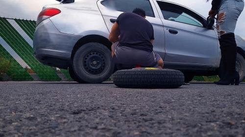 Onlyfans - We Fucked In The Car Like Crazy And As a Thank You For Fixing His Car  YANETYLEO (FullHD/1080p/592 MB)