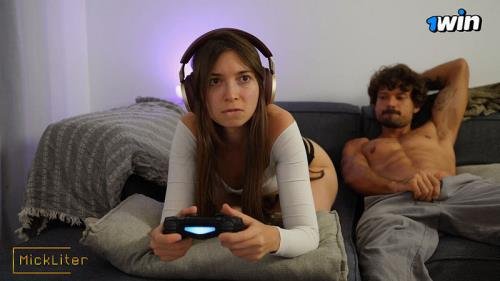 Onlyfans - Put Your Cock In My Mouth And Fuck Me Hard While I Play The Console MickLiter (FullHD/1080p/332 MB)