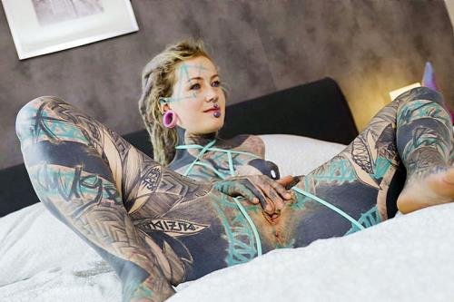 AnalVids - tattoo girl ANUSKATZZ get fucked balls deep in her ass/ANAL, gape, prolapse, split tounge blow job, punk, goth - ZF019 (HD/720p/424 MB)