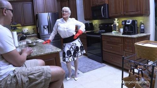 Sallydangeloxxx/Manyvids - Sally Dangelo  Bad Grandma (FullHD/1080p/979 MB)