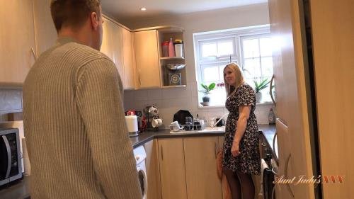 AuntJudysXXX - Charlie Rae 32yo BBW MILF Charlie Rae s AJXXX Debut (FullHD/1080p/1.11 GB)