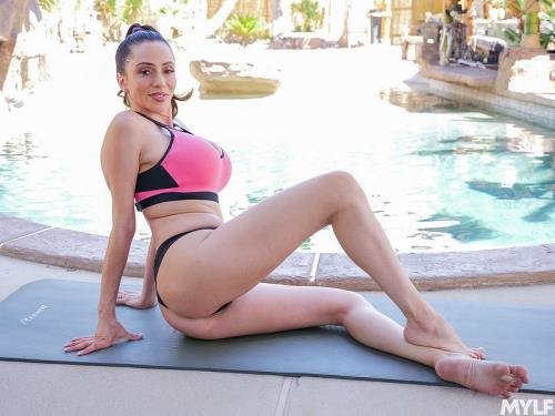 MilfBody/MYLF - Ariella Ferrera Enlightenedasmic Ecstasy (FullHD/1080p/3.12 GB)