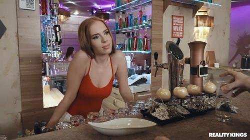 RKPrime/RealityKings - Barmaid Pickup  : Holly Molly (FullHD/1080p/1.93 GB)