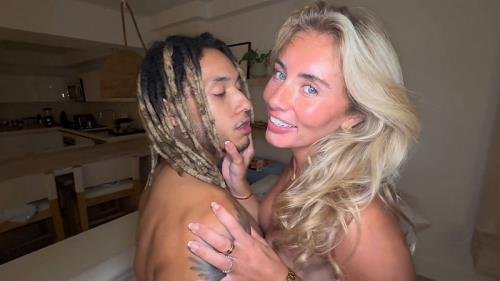 Onlyfans - SCHOOLIES GIRLS SHARES HUGE COCK With The SPITTING Queen Bonnie Blue Bonnie Blue (FullHD/1080p/301 MB)