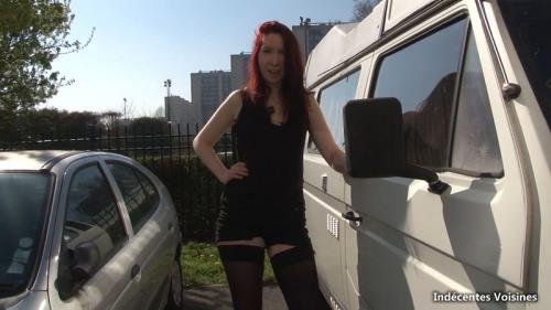 Indecentes-Voisines \ JacquieEtMichelTV - Zoe, 19 ans, enorme nympho qui parcours la France en Van pour faire le tour des casernes ! (HD/720p/994 MB)