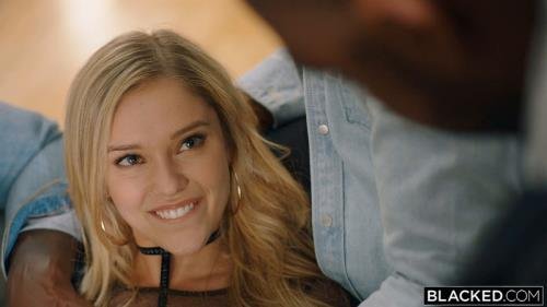 Blacked - Kali Roses Passing Me Around (HD/720p/3.12 GB)