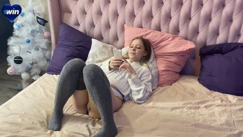 Onlyfans - I’m Tired After Work, My Stepsister Tired After School Relaxing Until The Parents Returned Montanasvibe (FullHD/1080p/449 MB)