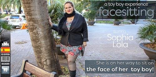 Mature.nl - Attractive Mature Curvy Lady Gets Her Pussy Licked By a Toyboy : Sophia Lola (EU) (46) (FullHD/1080p/2.13 GB)