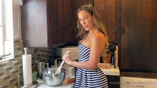 Onlyfans - Cherie Deville  Who Wants Cookies (HD/720p/275 MB)