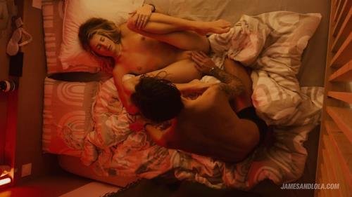 Onlyfans - Secret Ceiling Camera Captures Couple s Most Intimate Moment In Bed That Romantic Couple (FullHD/1080p/305 MB)