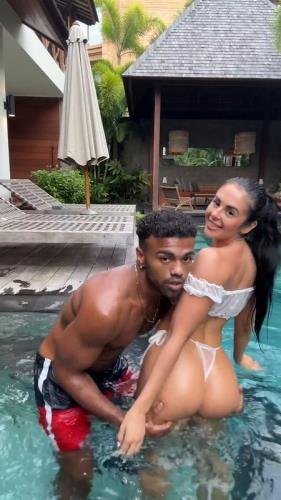 Onlyfans - Alysha Davis (SD/1920p/1.07 GB)