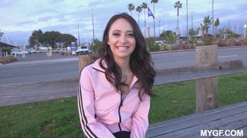 MyGF/BangBros - Quinn Wilde I Got You A Gift (FullHD/1080p/2.82 GB)