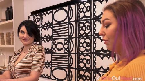 GirlsOutWest - Ivana Liquor 27, Ripley 25  Now Kiss (FullHD/1080p/1.45 GB)